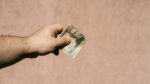 La violence économique : un obstacle significatif à l’autonomie financière des femmes
