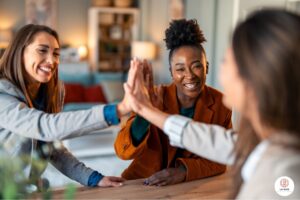 Engagement et sororité : pourquoi 2025 est l'année idéale pour soutenir d'autres femmes